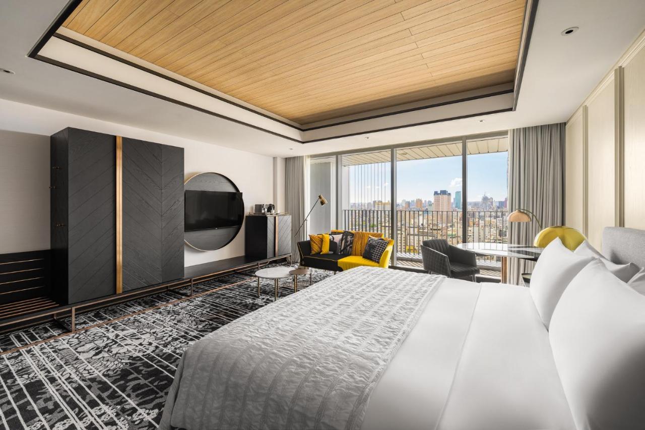 Le Meridien ไถจง ภายนอก รูปภาพ A guest room at the Westin Nanjing