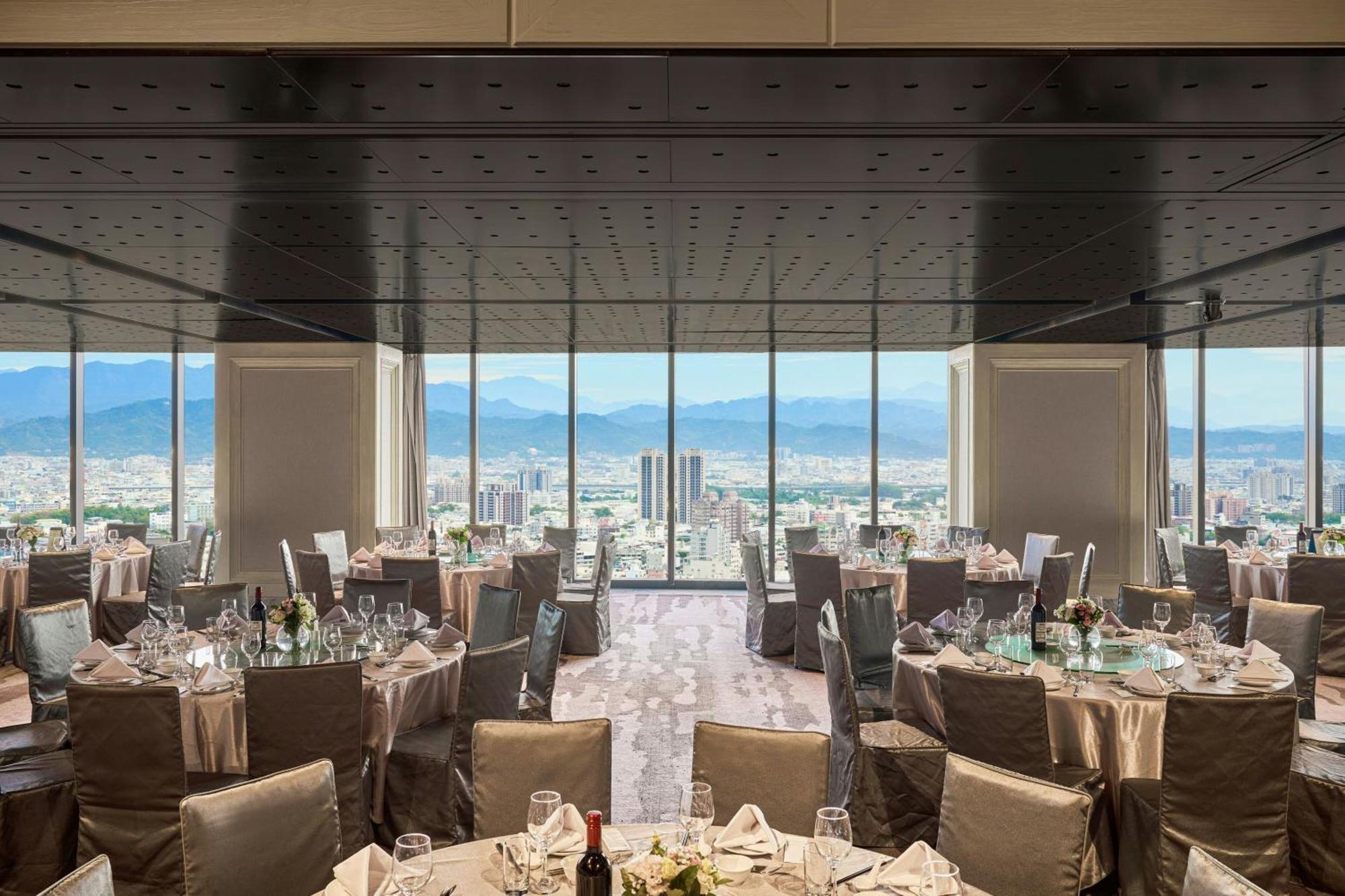 Le Meridien ไถจง ภายนอก รูปภาพ The restaurant