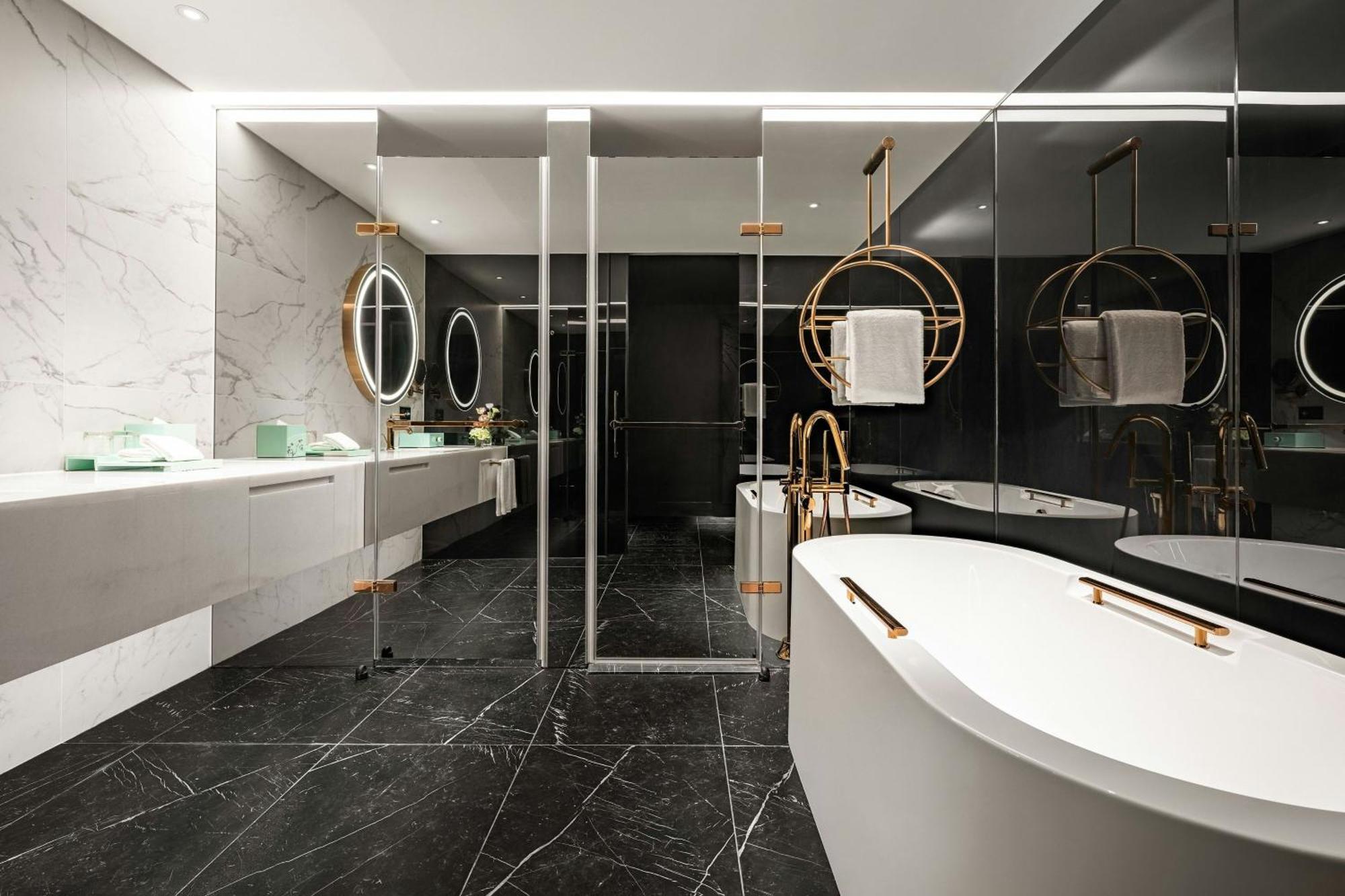 Le Meridien ไถจง ภายนอก รูปภาพ Bathroom interior design